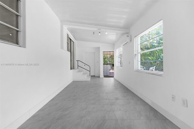 Building Photo - 1107 El Rado St