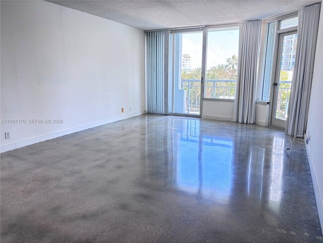 Building Photo - 400 South Pointe Dr