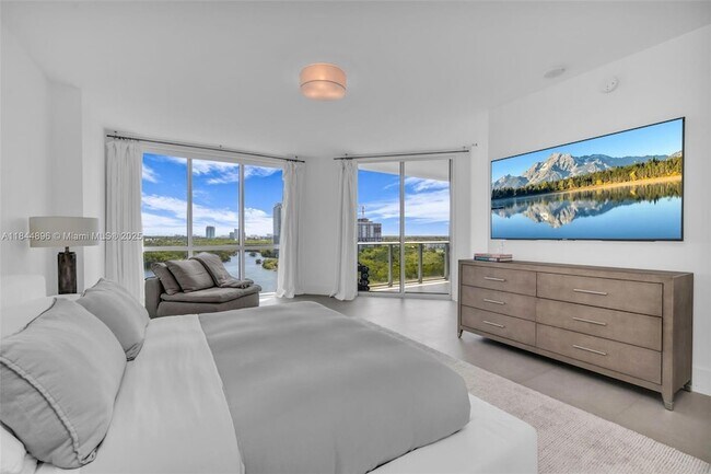 Building Photo - 17111 Biscayne Blvd