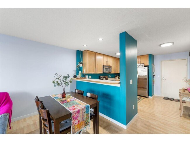 Building Photo - 48 Groveland Terrace