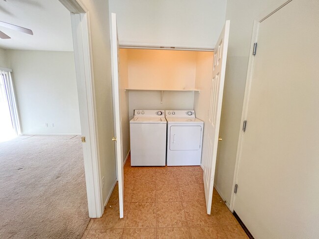 Building Photo - TOWNHOME - COTTONWOOD - VILLAS ON ELM