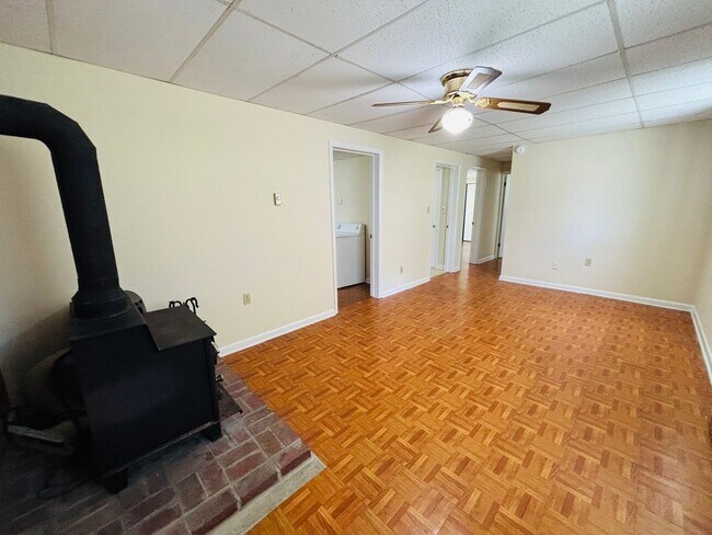 Building Photo - 208 Ardmore St