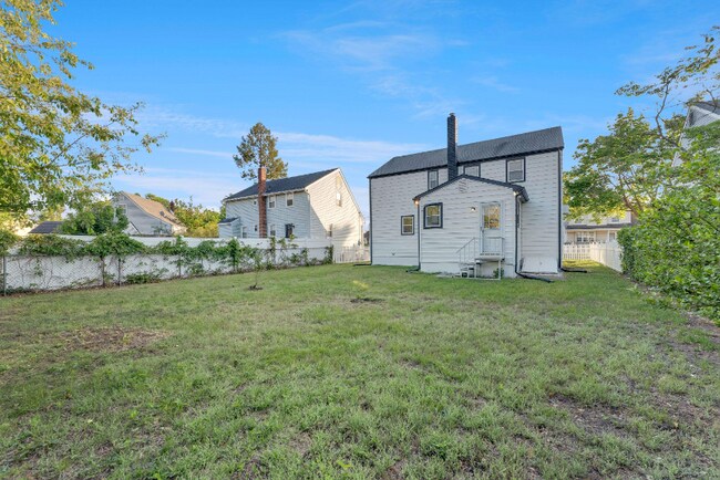 Building Photo - 1133 Howard Ave