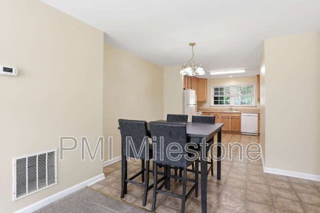 Building Photo - 24 Mabel Ln
