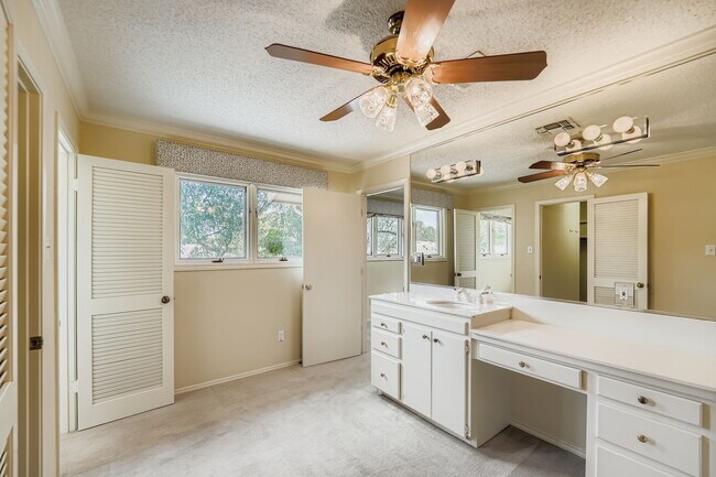 Building Photo - Spacious 3-Bed Townhome in Northwest Hills – Over 3,200 Sq Ft with Courtyard & 2-Car Garage