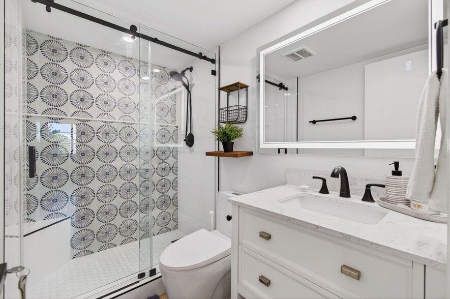 Building Photo - 50 SW 3rd Ave