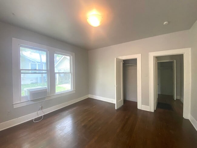 Building Photo - Walling