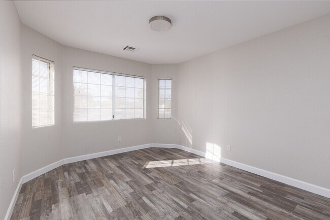 Building Photo - 3-bedroom, 2-bathroom home with a double car garage located in a non-HOA area