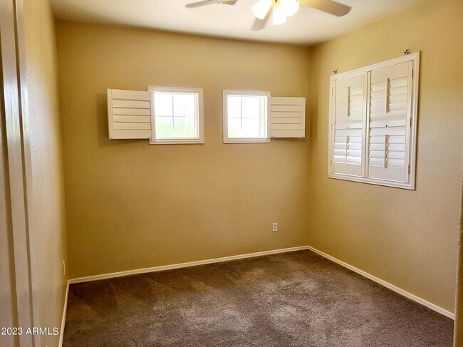 Building Photo - 6816 W Buckskin Trail