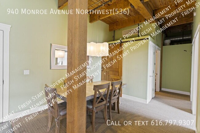 Building Photo - 940 Monroe Ave NW