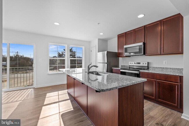 Building Photo - 444 Carrolton Ave