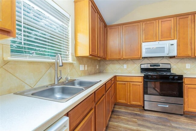 Building Photo - 116 Amberwood Ct