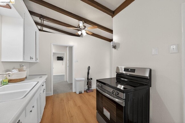 Building Photo - 16 Bryan Ave