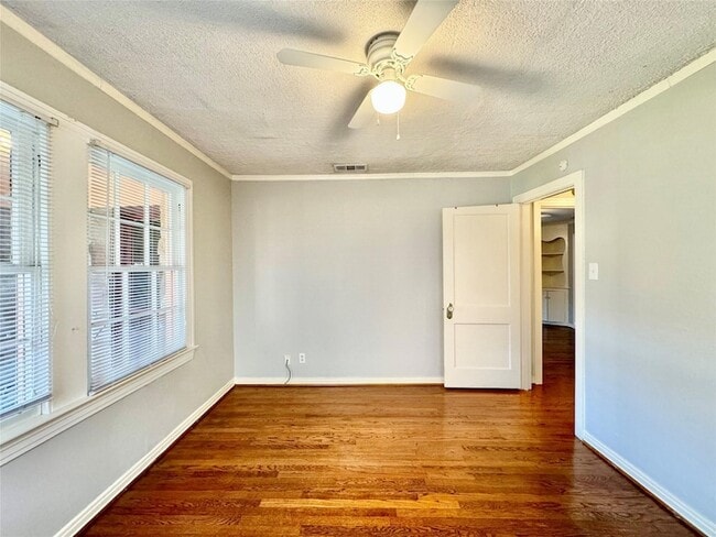 Building Photo - 5511 Longview St