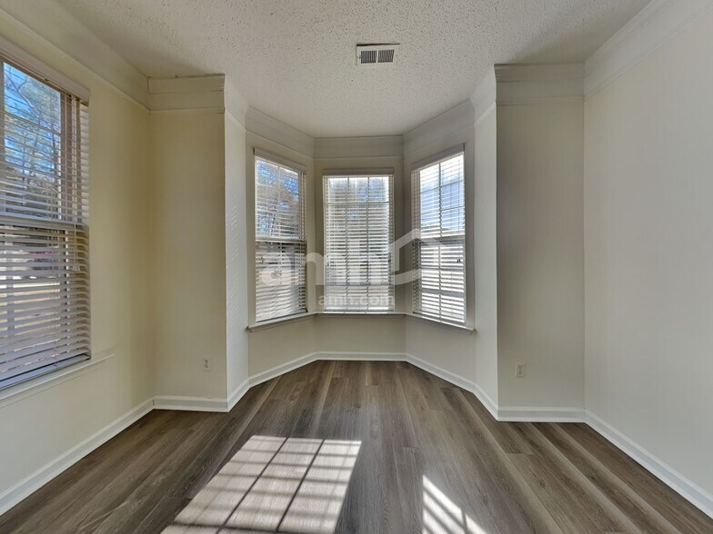 Building Photo - 104 Edenberry Way