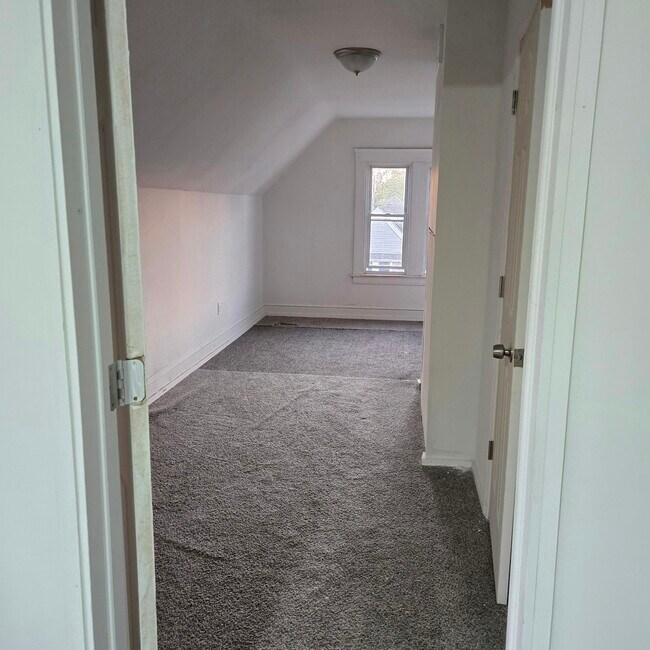 Building Photo - 1443 W 85th St