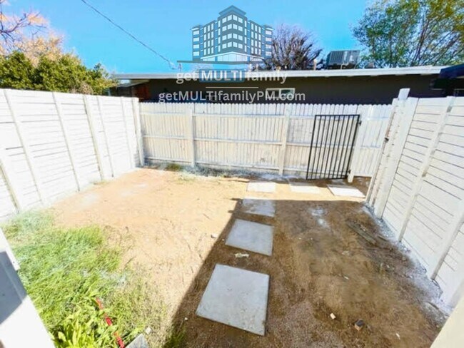 Building Photo - 1402 E McKinley St