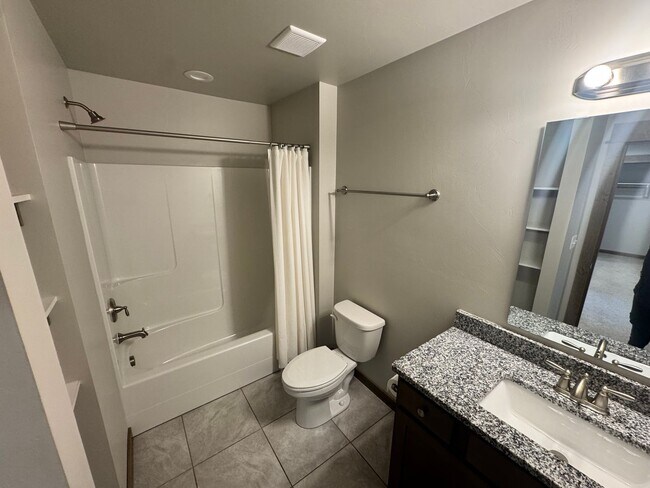 Building Photo - 1309 Fozzie Ln