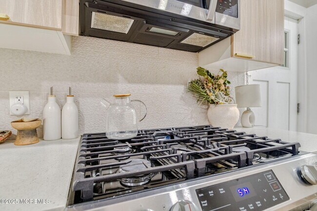 Building Photo - 308 7th Ave