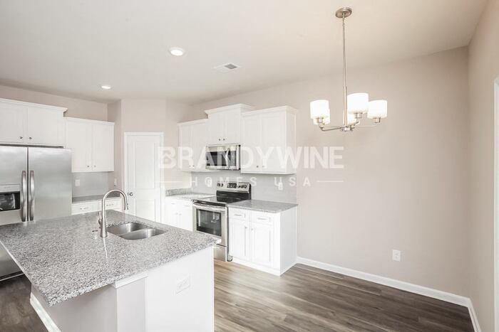Building Photo - 519 Glenmanor Dr