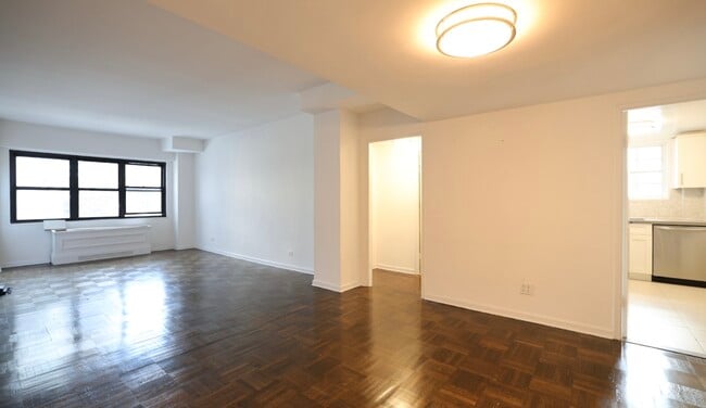 Interior Photo - Lexington Towers