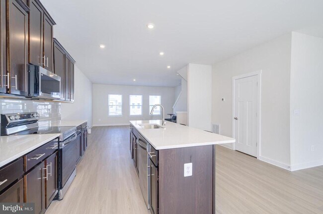 Building Photo - 14 Trotting Rd