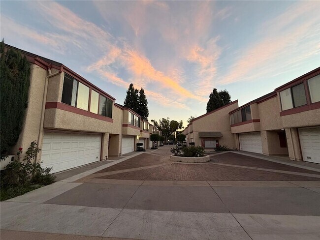 Building Photo - 1015 Arcadia Ave