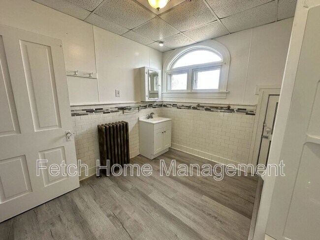Building Photo - 537 Cumberland St