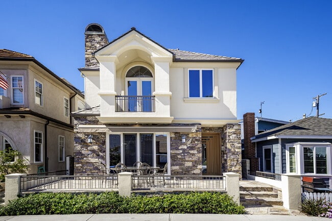 Building Photo - 119 Opal Ave