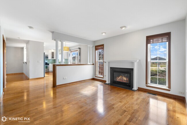 Building Photo - 417 Van Gogh Cir