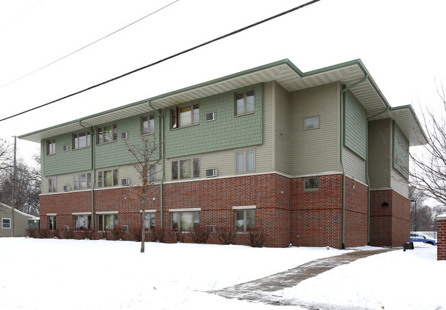 Primary Photo - Roselawn Village Apartments