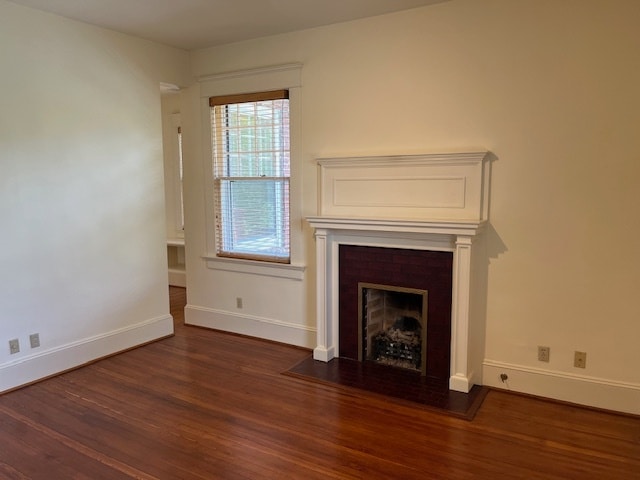 Living Roomwith fireplace-gas logs - 18 Avery Dr NE