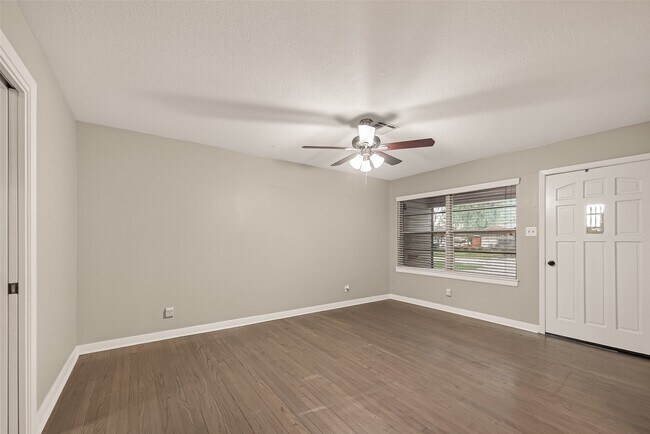 Building Photo - 514 Evonne St