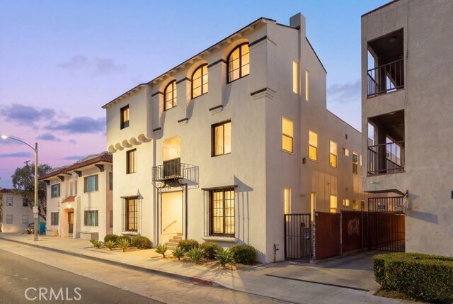 Building Photo - 1827 E 4th St