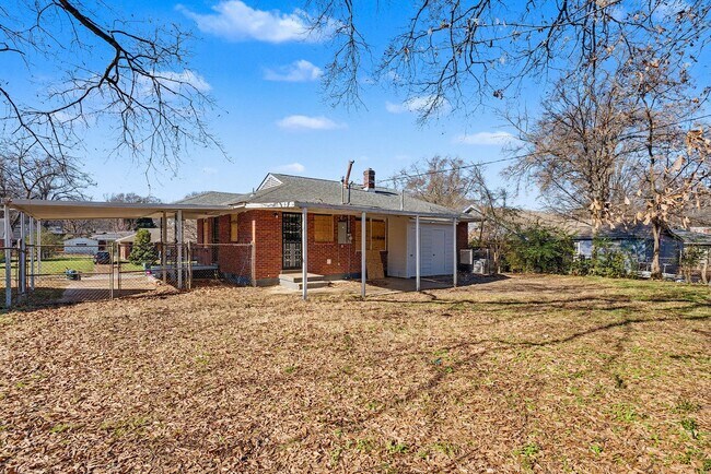 Building Photo - Stunning 3 bedroom 1 bath Home For Rent