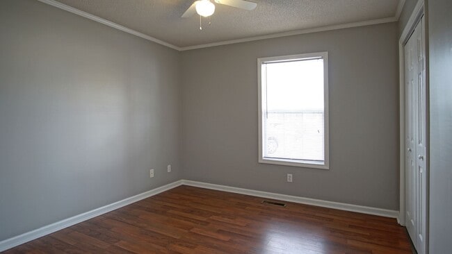 Building Photo - 3 Bed 2 Bath home with pool and lawncare included for $1850!!!