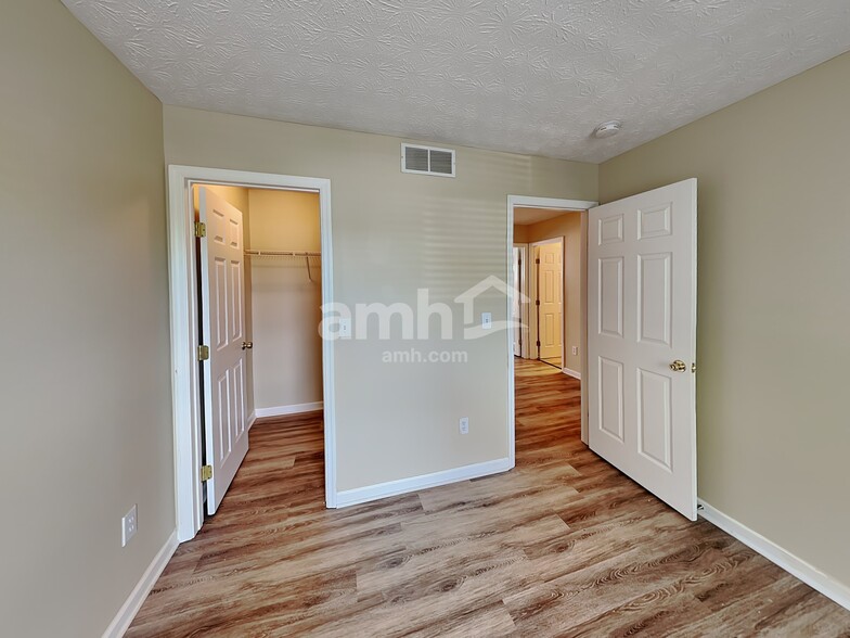 Building Photo - 491 Dover Pond Dr