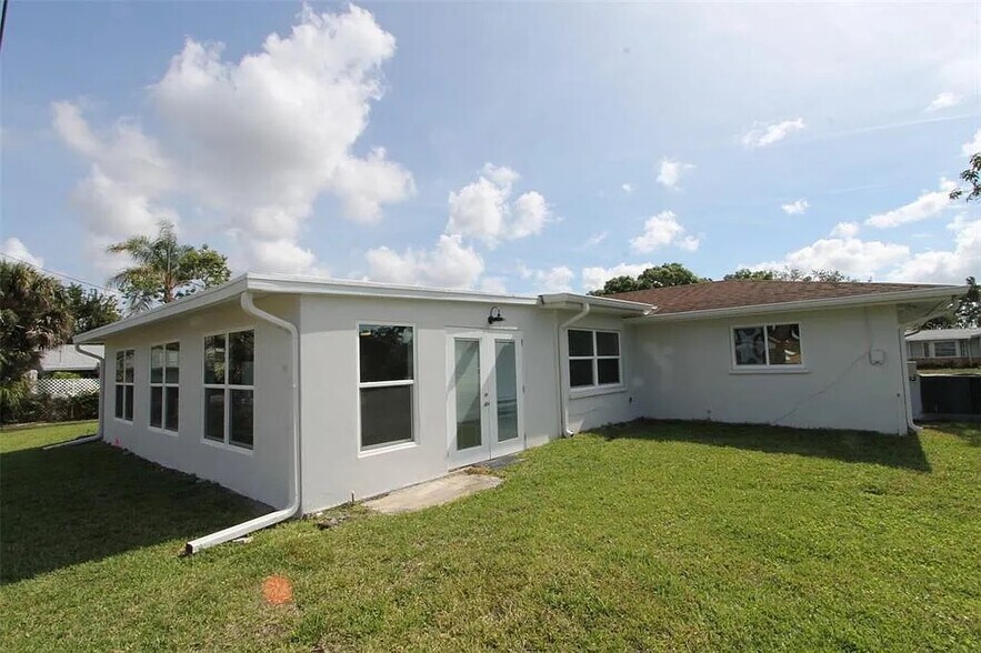 Building Photo - 5522 Yorkshire Way
