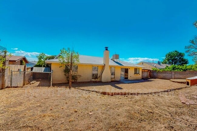 Building Photo - 5516 Cancelar Dr NE