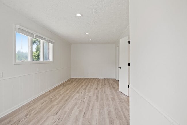 Building Photo - 4321 W Whiteland Rd