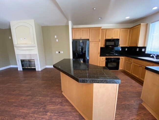 Building Photo - La Ventana Single Story Townhome