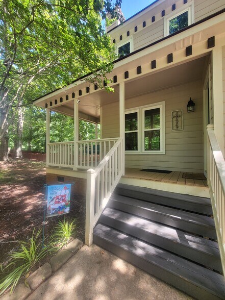 Building Photo - 2305 Whispering Pines Dr