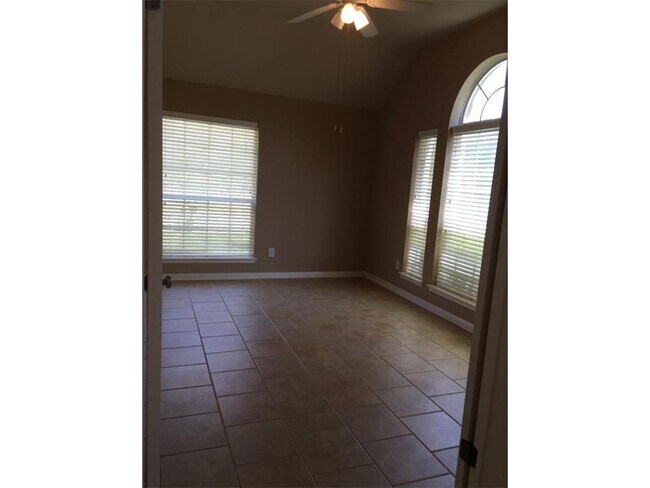 Building Photo - 1702 Buttercup Creek Blvd