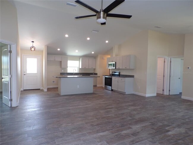 Building Photo - 3112 Pinetree St