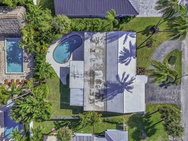 Building Photo - 1242 N Harbor Dr