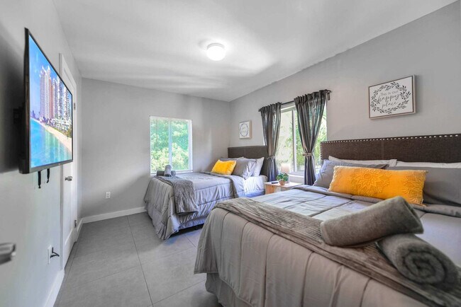 Building Photo - 437 NE 69th St