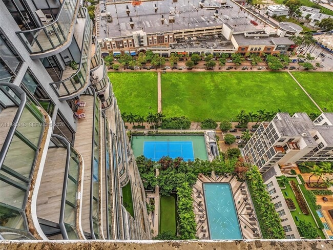 Building Photo - 121 NE 34th St