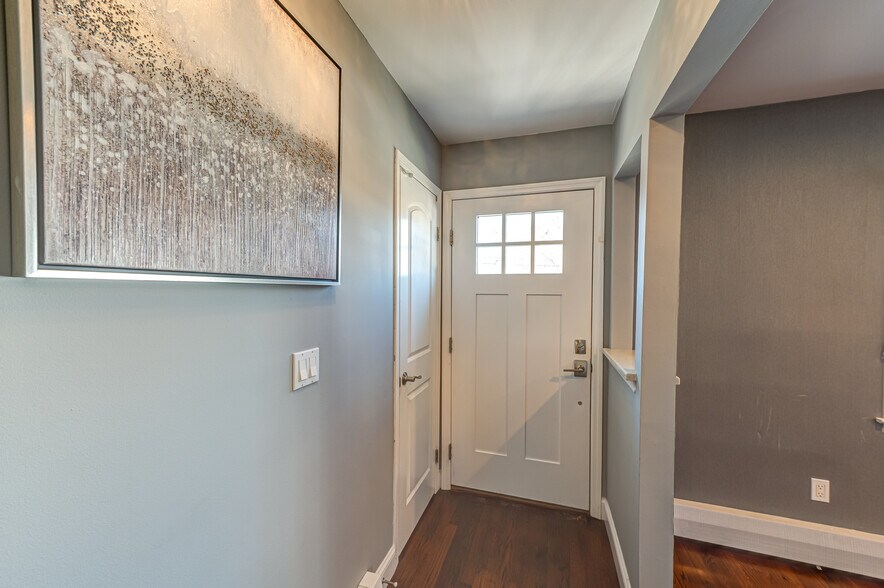 Building Photo - 2002 City Ave