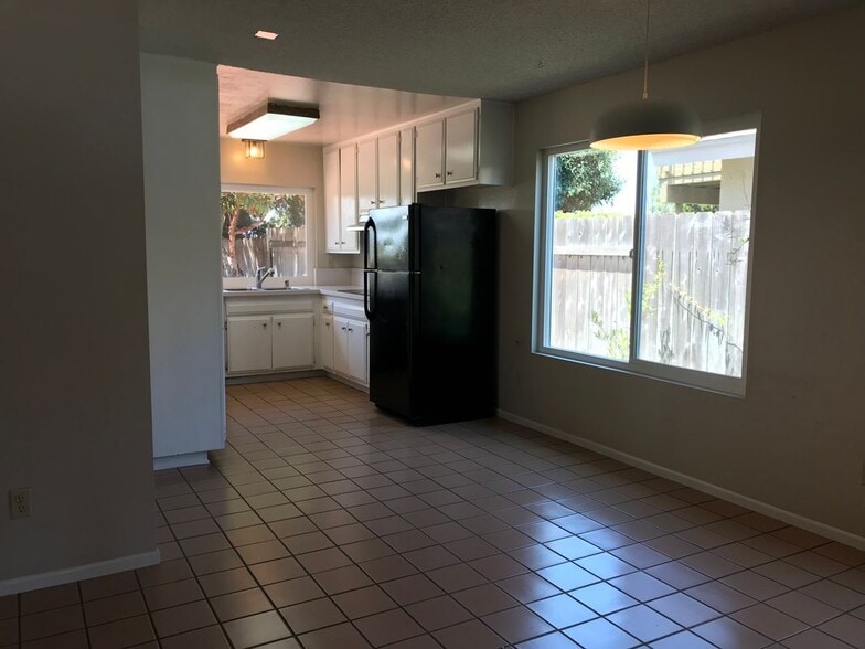 Building Photo - 4592 Benhurst Ave