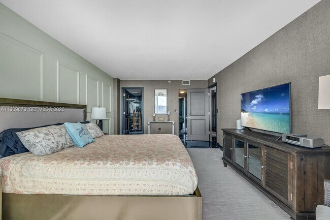 Building Photo - 555 NE 15th St